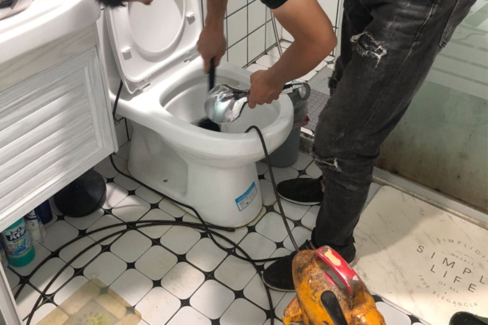 灞桥马桶堵塞自己疏通还是找师傅?专业上门服务让你省时更省心
