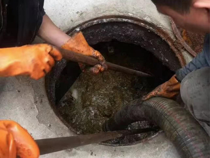 灞桥清理化粪池时如何避免沼气的危害?